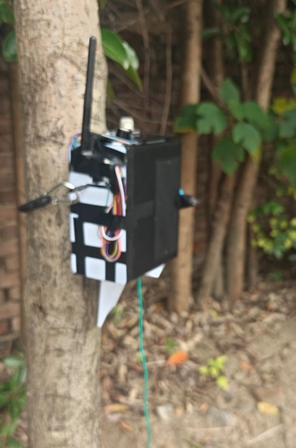 Image: Device in operation showing sensors